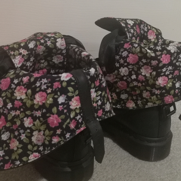 Dr. Martens Triumph 1914 Leather Floral Lace Up Combat Boots Woman's Size 6 - Picture 2 of 6